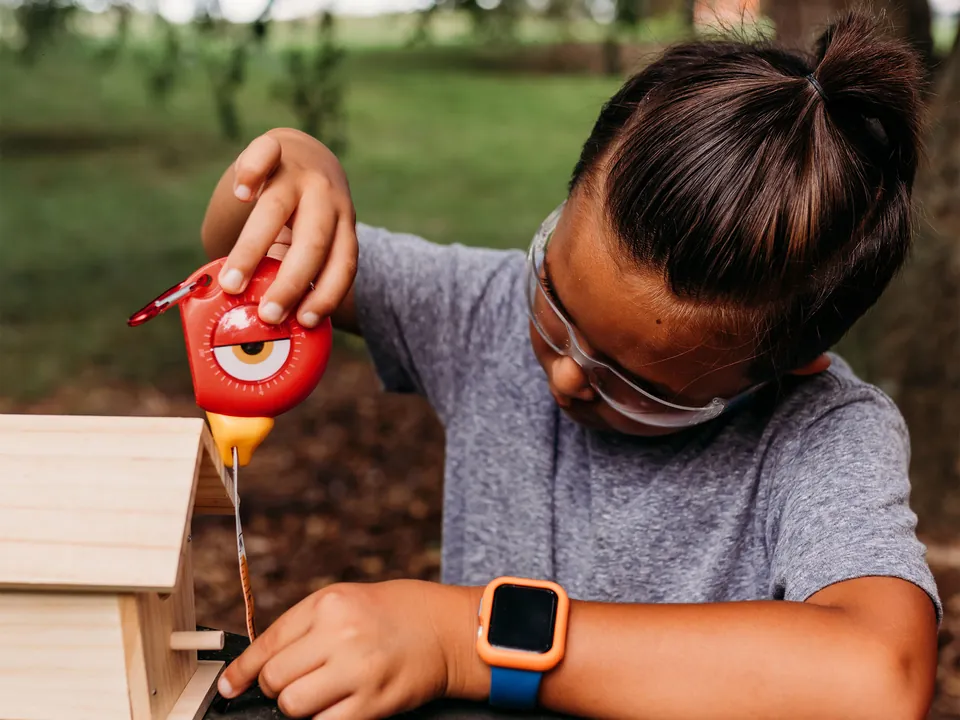 Measuring the birdhouse