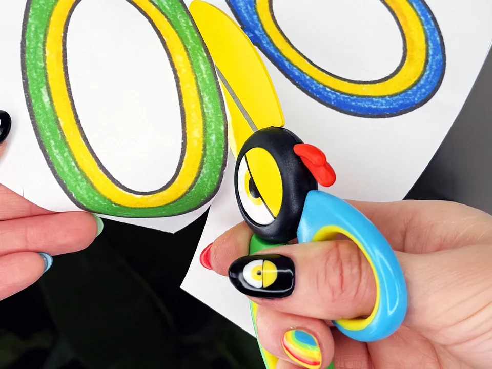 Easy-grip loops